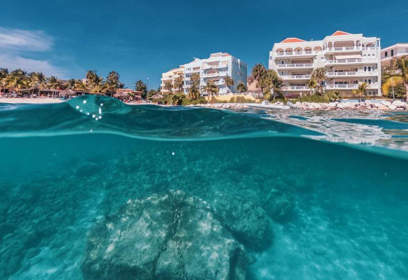 Blue Emerald On Blue Bay Beach Extérieur photo